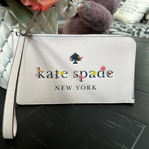 Kate Spade Corner zip wristlet NWT
